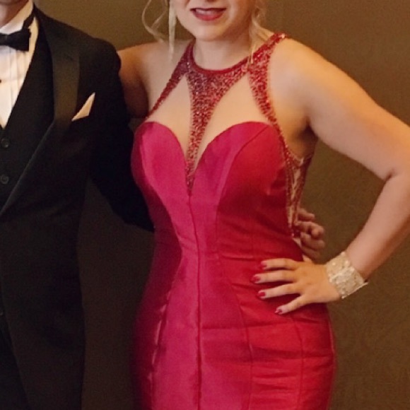 Red formal event dress , with rimes stone and beautiful detail… no stretch - Picture 3 of 3